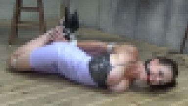 拉致られて縛られた女が暴れておっぱい丸見えｗｗｗのthumbnail