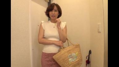 ♡瞳リョウ♡｢寂しかったの?ヨシヨシ♡｣もう伯母さんが居れば良い!今日もツルツル熟マンコに中出ししたいっ!のthumbnail