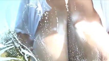 爆乳過ぎるおばさんがなぜか爆乳をスポンジ代わりに洗車してしまうｗｗｗのthumbnail