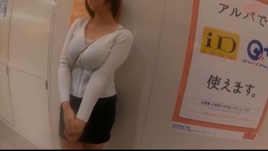 「わぁ！デカい♡」デカマラに大喜びでしゃぶりつくナンパしたパイスラ素人女子大生は脱がすと予想以上の美爆乳！のthumbnail