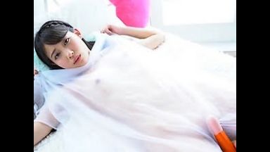 シースルー★スター 里見千春【着エロ】魚肉ソーセージで割れ目を擦られる過激イメージビデオのthumbnail