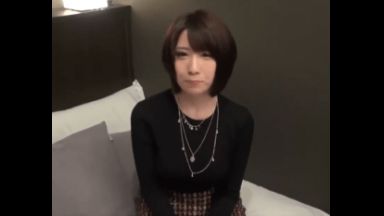 めちゃくちゃかわいい白ギャル系専門学生と3PSEXで最後は口の中に発射!!のthumbnail