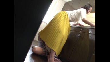 <伯母さん>『だめっ、逝っちゃう･･･!』キッチンの影、洗濯物の裏で性的いたずらを繰り返す甥。子供のくせに気持ちいい･･･のthumbnail